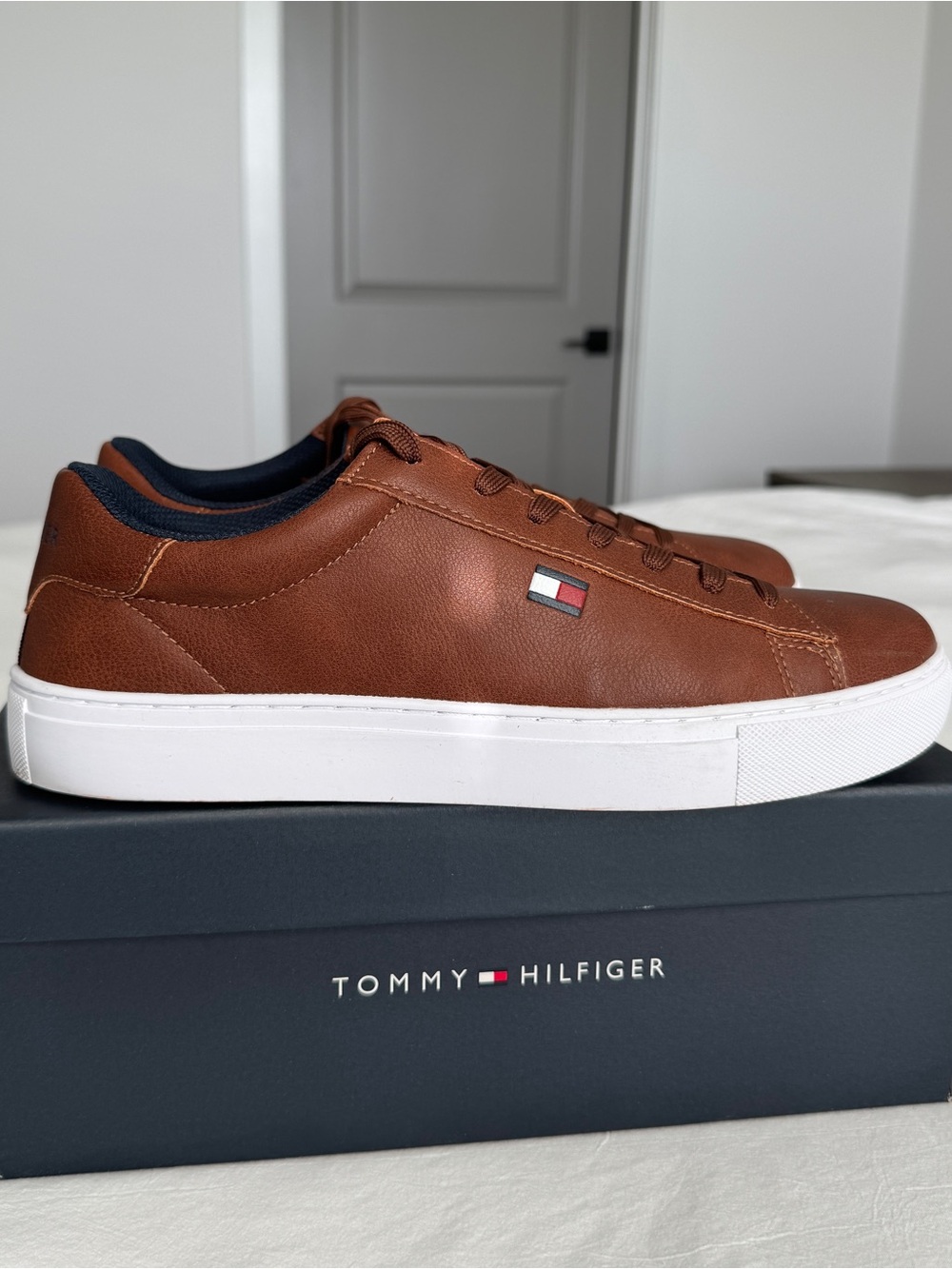 Tommy Hilfiger Men’s Brown Low-Top Casual Sneakers